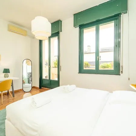 Apartment Spacious Penthouse With Terrace In The Heart Of *