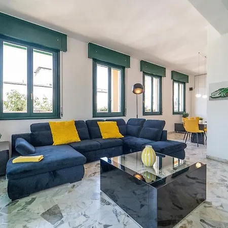 Spacious Penthouse With Terrace In The Heart Of Apartment *