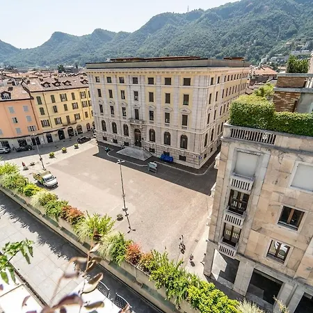 Spacious Penthouse With Terrace In The Heart Of