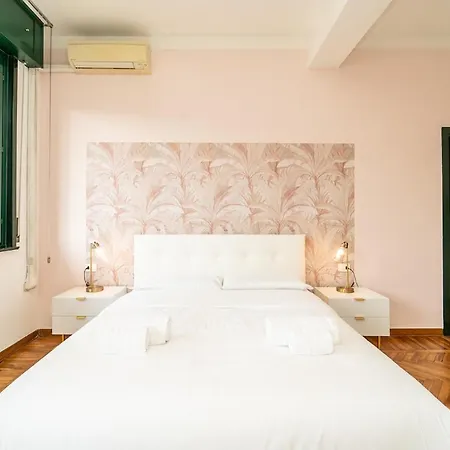 Apartment Spacious Penthouse With Terrace In The Heart Of