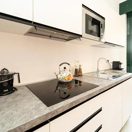 Apartment Spacious Penthouse With Terrace In The Heart Of